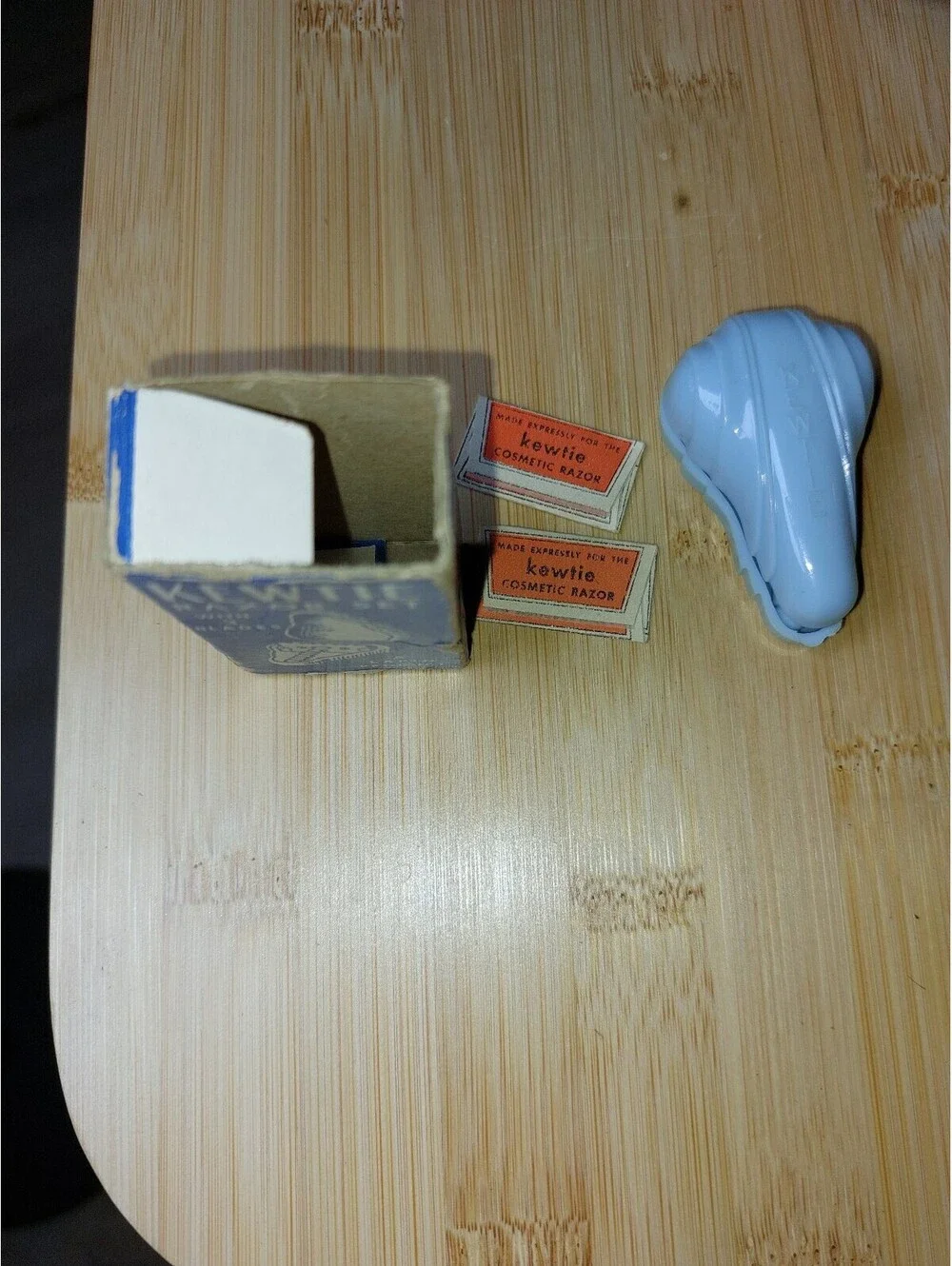 Kewtie miniature safety razor set